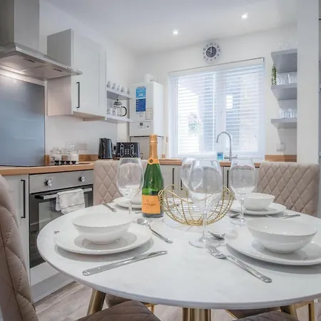 Luxurious Apartment Charlton Mews - 2 Bed - Tenby Exterior photo