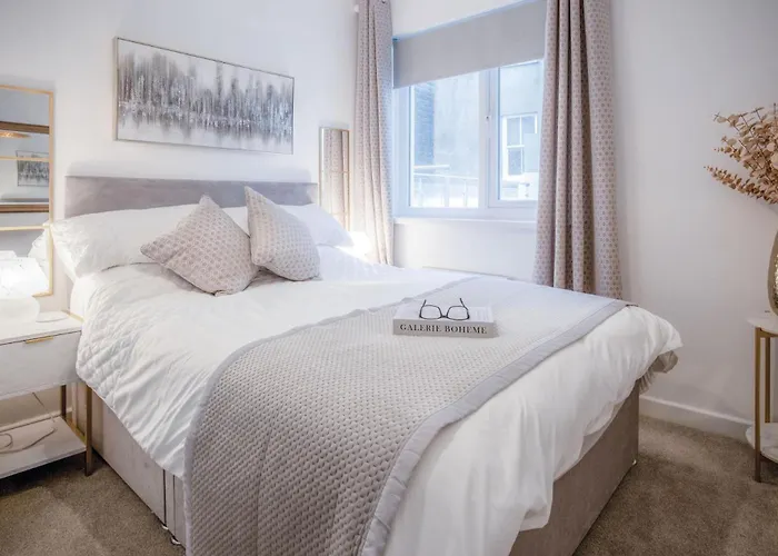Luxurious Apartment Charlton Mews - 2 Bed - Tenby