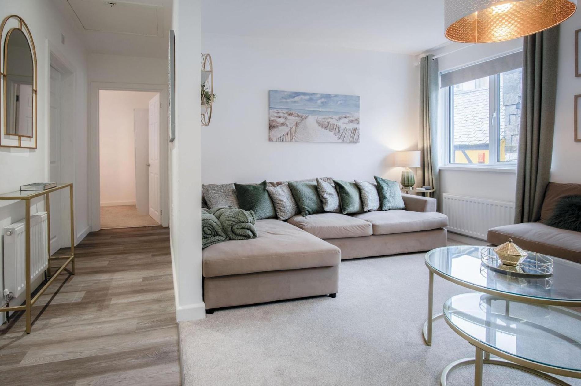 Luxurious Charlton Mews - 2 Bed -